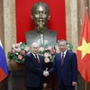 Chủ tịch nước Tô Lâm và Tổng thống Liên bang Nga Vladimir Putin chụp ảnh chung tại Phủ Chủ tịch, trưa 20/6/2024. (Ảnh: Nhan Sáng/TTXVN)