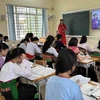 Kết hợp lý thuyết và thực hành giúp học sinh miền núi dễ dàng tiếp thu kiến thức. (Ảnh: Việt Hoàng/TTXVN)