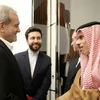 Tổng thống Iran Masoud Pezeshkian gặp Ngoại trưởng Saudi Arabia Faisal bin Farhan Al Saud. (Nguồn: Reuters)