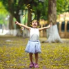 Những đứa trẻ hạnh phúc vui chơi dưới phố cây "di sản". (Ảnh: Minh Sơn/Vietnam+)