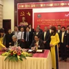 Lễ Ký kết thỏa thuận hợp tác giữa Tổng cục Thống kê và VNPost, ngày 17/2. (Ảnh: PV/Vietnam+)