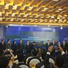 Bộ trưởng Bộ Tài chính Tiến Dũng đã đánh cồng khai trương phiên giao dịch đầu năm 2018. (Ảnh: PV/vietnam+)