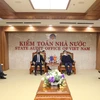 Tổng Kiểm toán Nhà nước, Trần Sỹ Thanh đón tiếp Đại sứ Giorgio Aliberti, Trưởng Phái đoàn Liên minh châu Âu tại Việt Nam, ngày 23/2. (Ảnh: Vietnam+)