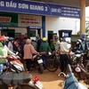 Trạm xăng dầu Sơn Giang 3 ở xã Đắk Ơ, huyện Bù Gia Mập treo bảng "hết xăng." (Ảnh: TTXVN)