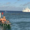 Sau 47 giờ lênh đênh trên biển, tàu 561 đưa Đoàn công tác số 11 đến với đảo Sinh Tồn Đông. (Ảnh: Hạnh Nguyễn/Vietnam+)