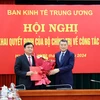 Phó Trưởng Ban Kinh tế Trung ương Thái Thanh Quý khẳng định luôn nỗ lực cao nhất để hoàn thành nhiệm vụ được giao, nêu cao tinh thần trách nhiệm để tiếp cận nhanh với công việc được phân công. (Ảnh: BKTTW/Vietnam+)