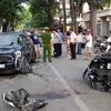 [Video] Xế hộp bị bẹp đầu vì tai nạn liên hoàn ở Hà Nội 