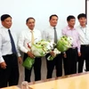 Ông Mai Văn Bình (thứ hai từ trái sang), và ông Lê Ngọc Minh (thứ ba từ trái sang) tại Lễ công bố Quyết định bổ nhiệm tân Chủ tịch Hội đồng thành viên MobiFone. (Ảnh: Trung Hiền/ Vietnam+)