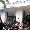 Xếp hàng cả đêm để đợi mua siêu phẩm iPhone 6 tại Hà Nội