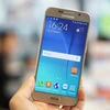 Siêu phẩm Galaxy S6 của Samsung có mức giá giảm 2 triệu đồng tại FPT Shop. (Nguồn: CTV/Vietnam+)