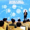 Theo Intel, kiến trúc IoT được đại diện cơ bản bởi 4 phần gồm vạn vật (things), trạm kết nối (gateways), hạ tầng mạng và điện toán đám mây (network and cloud) và các lớp tạo, cung cấp dịch vụ (services-creation and solution layers). (Ảnh: T.H/Vietnam+
