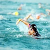 Cận cảnh sự quyết tâm của một vận động viên trong chặng bơi lội. (Ảnh: Thu Hiền/Vietnam+)