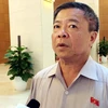 Đại biểu Võ Kim Cự trả lời báo chí tại hành lang kỳ họp thứ 1, Quốc hội khóa XIV. (Ảnh: P.T/Vietnam+)