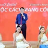 Phó Tổng Giám đốc Viettel, Thiếu tướng Lê Đăng Dũng tiếp tục "gây sốc" với bài hát "hit" của Sơn Tùng MTP. (Ảnh chụp từ clip)