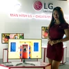 LG đem tới Vietnam Halography 2017 những mẫu màn hình máy tính mới nhất phục vụ thiết kế. (Ảnh: T.H/Vietnam+)
