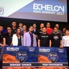 CEO DesignBold Hùng Đinh (thứ tư từ phải sang, hàng thứ nhất) tại Echelon 2017. (Nguồn: DesignBold)