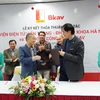 Ngoài SET, Bkav sẽ tiếp tục tìm kiếm hợp tác với các đơn vị thuộc Đại học Bách khoa Hà Nội để cùng phát triển. (Ảnh: T.H/Vietnam+)