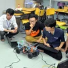 Sinh viên hào hứng với cuộc thi lập trình xe tự hành của FPT. (Ảnh: BTC) 
