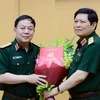 Đại tướng Ngô Xuân Lịch trao nhiệm vụ cho ông Lê Đăng Dũng. (Nguồn: VT)
