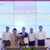 Ông Nguyễn Đăng Nguyên (mặc comple) chính thức phụ trách chức vụ Tổng Giám đốc MobiFone. (Nguồn: ICTNews)