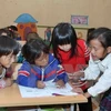 Các em học sinh lớp 4 Trường Tiểu học Lao Chải, Sa Pa, Lào Cai trong lớp học. (Ảnh minh họa: Quý Trung/TTXVN) 