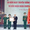 Thủ tướng Nguyễn Xuân Phúc, thừa ủy quyền Chủ tịch nước trao Huân chương Độc lập hạng Nhất cho Tập đoàn Công nghiệp-Viễn thông Quân đội. 