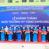 Đại biểu cắt băng khánh thành Trường học Hy vọng Samsung. (Ảnh: DiLi/Vietnam+)