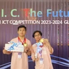Hai sinh viên Việt Nam xuất sắc giành giải Ba. (Ảnh: PV/Vietnam+)