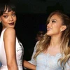 Rihanna bất ngờ “kém sắc” trước vẻ rạng rỡ của Jennifer Lopez 