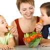 Dạy trẻ đọc nhãn thực phẩm để ăn uống lành mạnh, chống béo phì