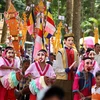 Mão và mặt nạ là hai loại phục trang đặc biệt trong những buổi biểu diễn nghệ thuật truyền thống của người Khmer.