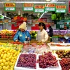 Người dân mua sắm tại siêu thị ở thành phố Thương Châu, thủ phủ tỉnh Hà Bắc. (Nguồn: THX/TTXVN)