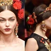 Những chiếc vương miện vàng và những đôi hoa tai làm nên dấu ấn khó phai cho bộ sưu tập Xuân Hè 2015 của Dolce&Gabbana.