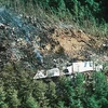 Hiện trường vụ tai nạn máy bay của hãng Japan Airlines năm 1985. (Nguồn: CNN)