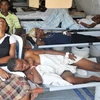 Bệnh nhân dịch tả được điều trị tại cơ sở của Tổ chức 'Bác sỹ Không Biên giới' ở Delmas, Haiti. (Nguồn: AFP/TTXVN)