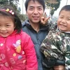 Anh Wang Xiyong vô cùng xúc động trước tình yêu thương nồng nàn mà hai con đã dành cho anh. (Nguồn: CCTV)