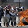 Người biểu tình bạo động Palestine trong xung đột với binh sỹ Israel ở Shuafat, khu vực lân cận Jerusalem. (Nguồn: AFP/TTXVN)