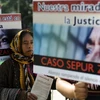 Phụ nữ Guatemala tham gia cuộc tuần hành ở Guatemala City, phản đối tình trạng bạo hành đối với phụ nữ. (Ảnh: AFP/TTXVN)