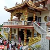 Một góc kiến trúc chùa Linh Sơn. 