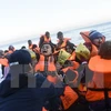 Người di cư tới đảo Lesbos, Hy Lạp sau hành trình vượt biển Aegean từ Thổ Nhĩ Kỳ ngày 14/11. (Nguồn: AFP/TTXVN)