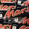 Sản phẩm chocolate Mars được bày bán tại một cửa hàng ở Martelange, Bỉ ngày 23/2. (Nguồn: AFP/TTXVN)