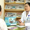 Bác sỹ tư vấn cho thai phụ nhiễm HIV/AIDS điều trị dự phòng lây truyền HIV từ mẹ sang con. (Ảnh: TTXVN/Vietnam+)