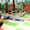 Một lớp tập luyện yoga. (Ảnh: Doãn Đức/Vietnam+)