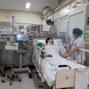 Một bệnh nhân ngộ độc rượu điều trị tại Bệnh viện Bạch Mai. (Ảnh: T.G/Vietnam+)