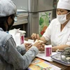 Bệnh nhân lao được quản lý, điều trị miễn phí tại trạm y tế xã Nam Cao, huyện Kiến Xương (Thái Bình). (Ảnh: Dương Ngọc/TTXVN)