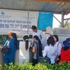 Nhiều người dân tới buổi tập huấn xây dựng mô hình nhà tiêu hợp vệ sinh. (Ảnh: PV/Vietnam+)