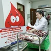 Các y bác sỹ hiến máu ở chương trình "Chào Xuân hồng 2018" 