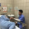 Bệnh nhân Sùng Diêu Hồng đang điều trị tại Bệnh viện Bạch Mai. (Ảnh: PV/Vietnam+)