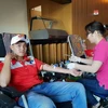 Nhân viên của Lotte tham gia hiến máu tại ngày hội. (Ảnh: T.G/Vietnam+)