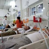 Nhiều bệnh nhân được đưa vào cấp cứu tại Bệnh viện Bạch Mai trong ngày 4/7. (Ảnh: T.G/Vietnam+)